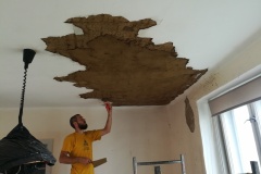 Hlinené-omietky-Bruty oprava stropu po daždi