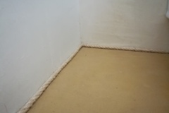 hlinená podlaha